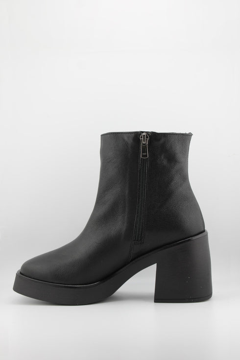 Gaimo Sleek Leather Platform Ankle Boots