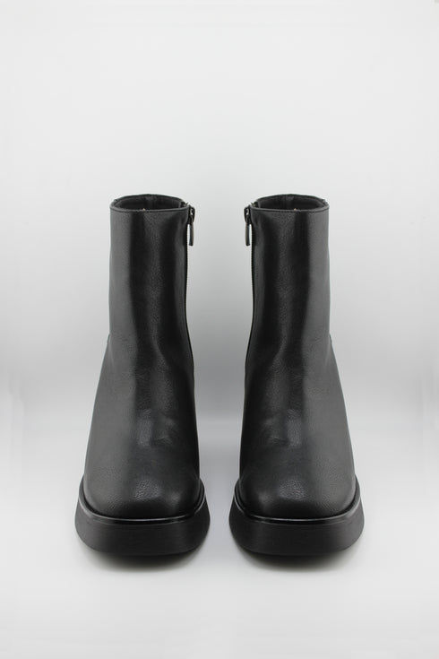 Gaimo Sleek Leather Platform Ankle Boots