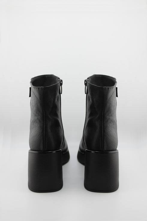 Gaimo Sleek Leather Platform Ankle Boots