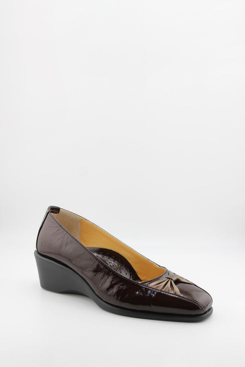 DFC Relax Glossy Wedge Pump with Knotted Detail