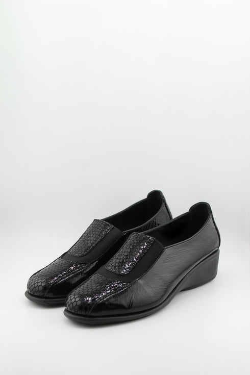 DFC Relax Textured Patent Leather Wedge Loafers