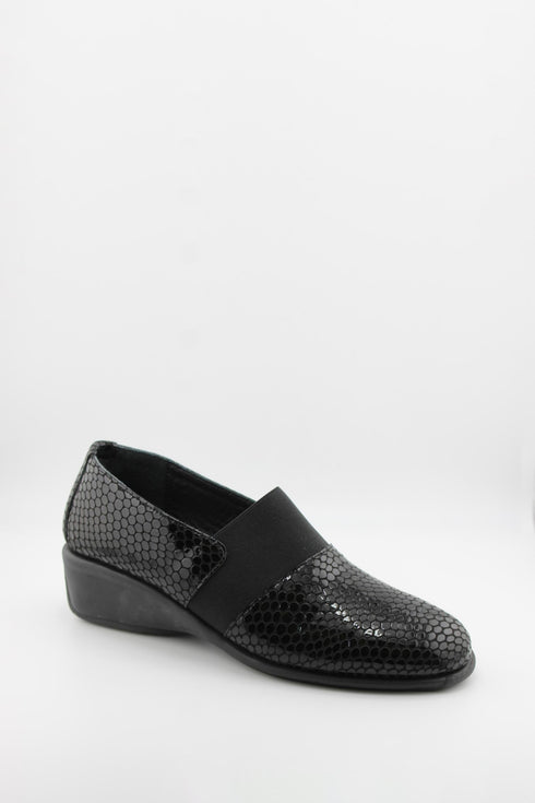 DFC Relax Snake-Embossed Slip-On Loafer