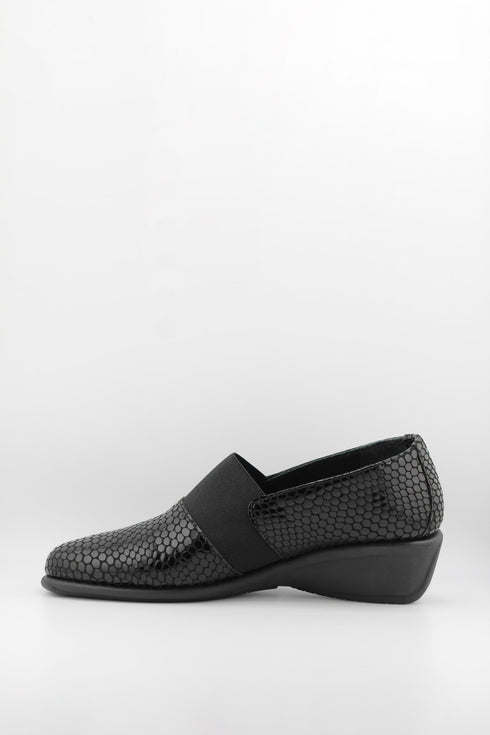 DFC Relax Snake-Embossed Slip-On Loafer