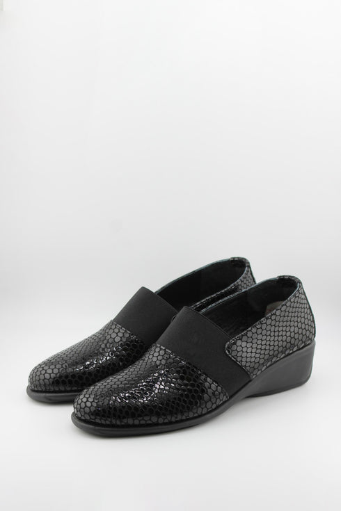 DFC Relax Snake-Embossed Slip-On Loafer