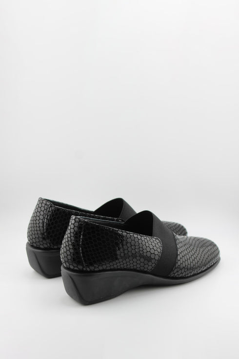 DFC Relax Snake-Embossed Slip-On Loafer