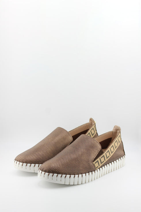 Luz da lua Perforated Slip-On Sneakers with Geometric Trim