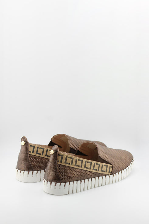 Luz da lua Perforated Slip-On Sneakers with Geometric Trim