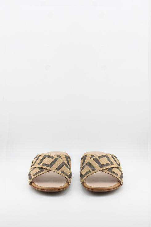 Luz da lua Crisscross Slide Sandal with Metallic Accent