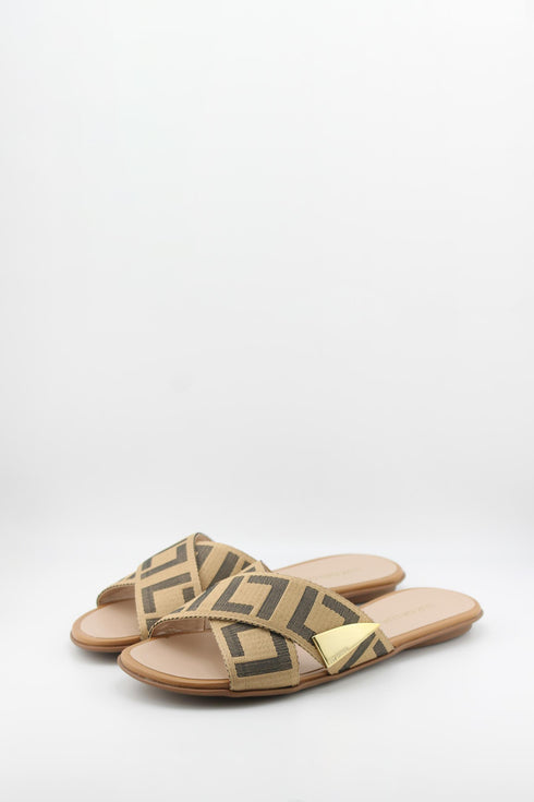 Luz da lua Crisscross Slide Sandal with Metallic Accent