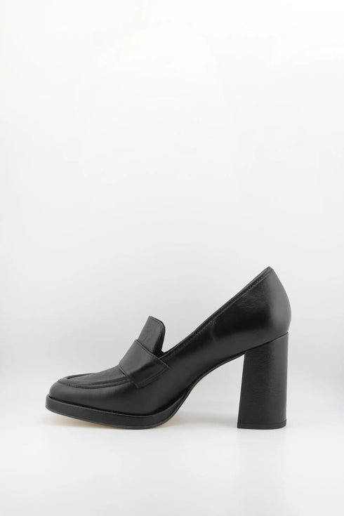 Luz da lua Embossed Leather Block Heel Loafers