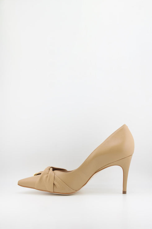 Luz da lua Pointed Toe Leather Pumps with Buckle