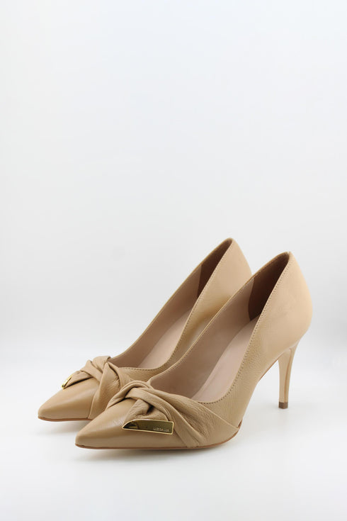 Luz da lua Pointed Toe Leather Pumps with Buckle