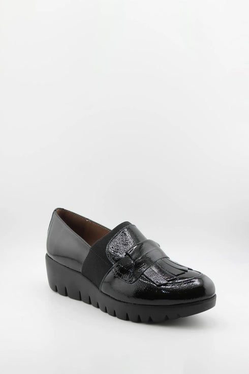Wonders Glossy Platform Loafers with Elastic Strap