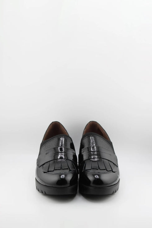 Wonders Glossy Platform Loafers with Elastic Strap
