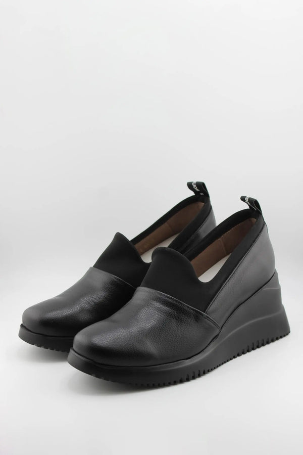 Wonders Slip-On Textured Platform Loafers