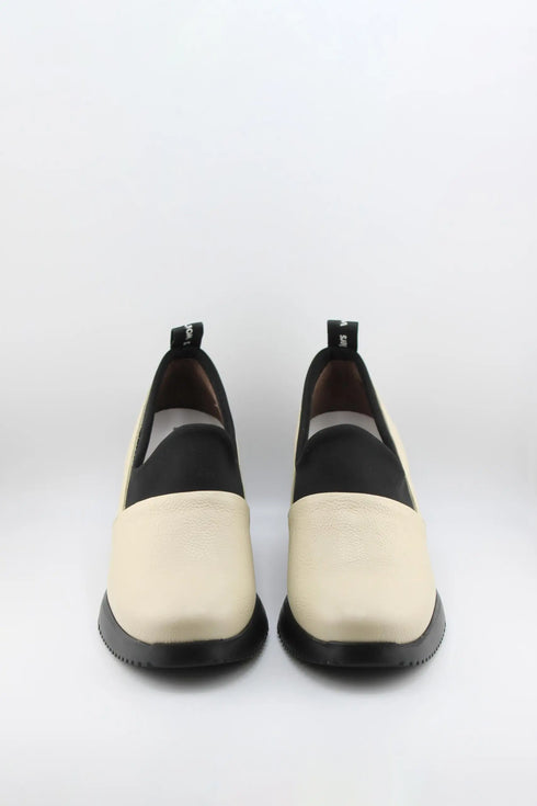 Wonders Slip-On Textured Platform Loafers