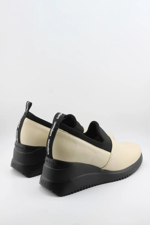 Wonders Slip-On Textured Platform Loafers