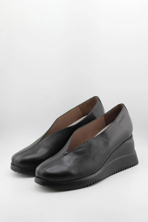 Wonders Elegant Textured Wedge Slip-On Loafers