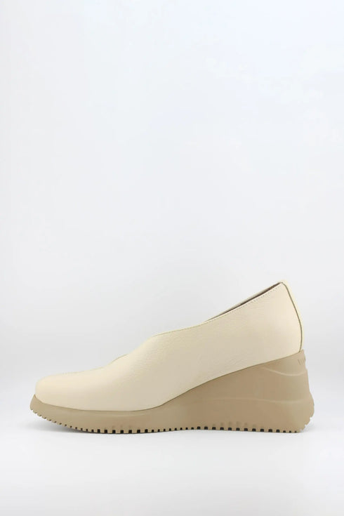 Wonders Elegant Textured Wedge Slip-On Loafers