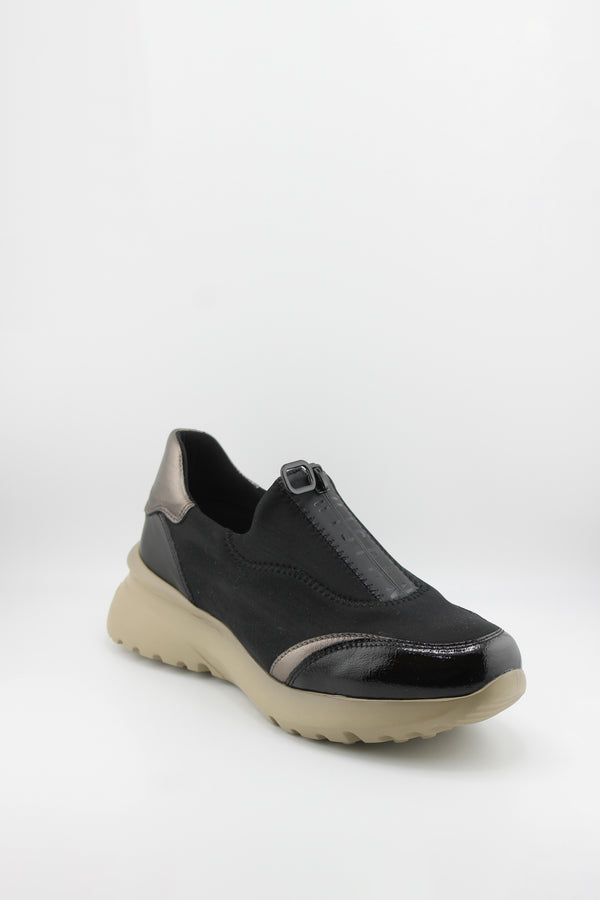 Hispanitas Slip-On Leather Sneakers with Patent Accents
