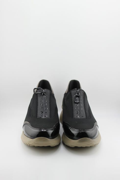 Hispanitas Slip-On Leather Sneakers with Patent Accents