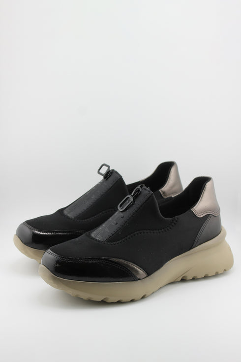 Hispanitas Slip-On Leather Sneakers with Patent Accents