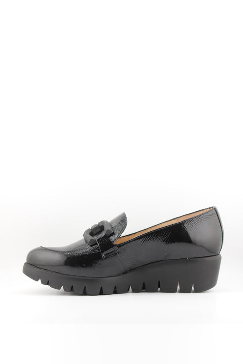 Wonders Chain Detail Patent Wedge Loafer