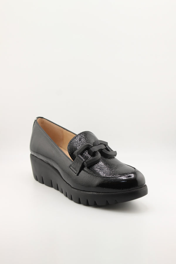 Wonders Chain Detail Patent Wedge Loafer