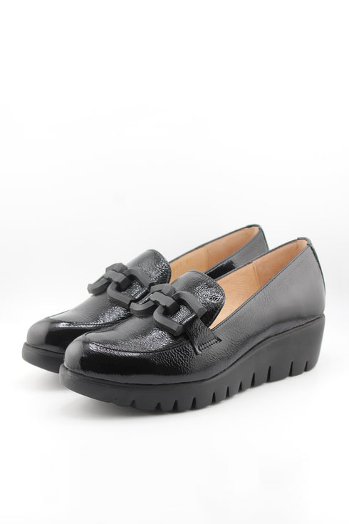 Wonders Chain Detail Patent Wedge Loafer