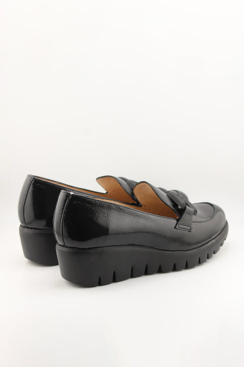 Wonders Chain Detail Patent Wedge Loafer