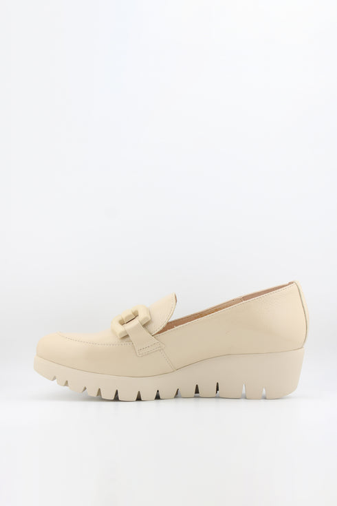 Wonders Chain Detail Patent Wedge Loafer