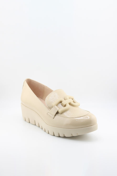Wonders Chain Detail Patent Wedge Loafer