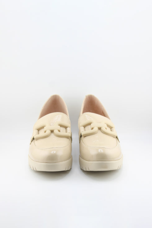 Wonders Chain Detail Patent Wedge Loafer