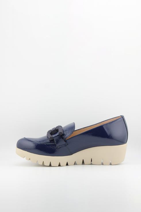 Wonders Chain Detail Patent Wedge Loafer