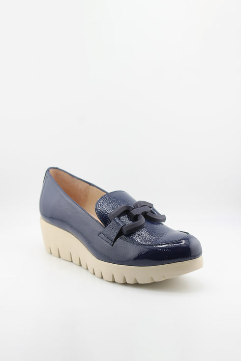 Wonders Chain Detail Patent Wedge Loafer