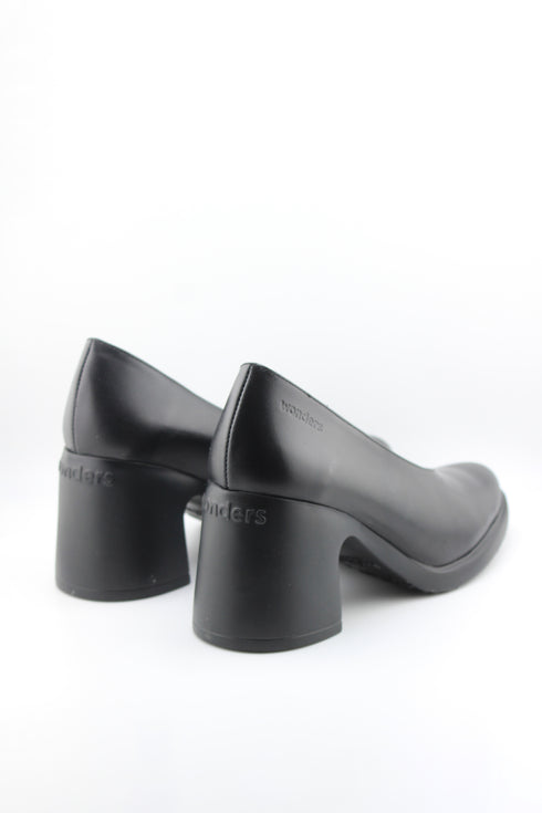 Wonders Classic Block Heel Leather Pumps
