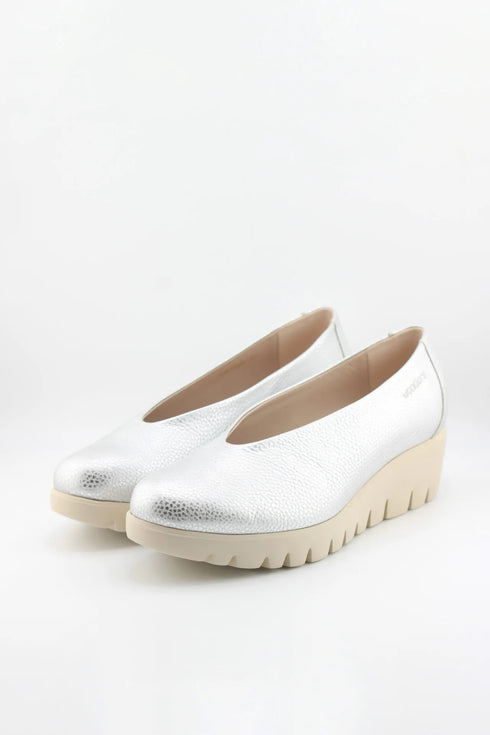 Wonders Glossy Patent Leather Wedge Loafers