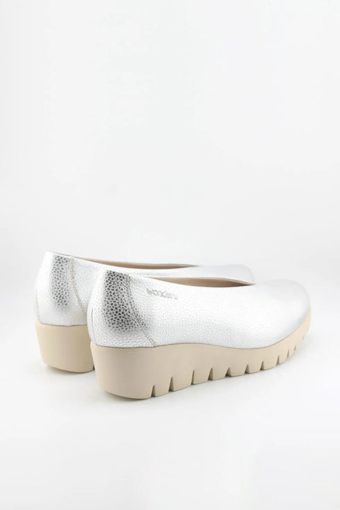 Wonders Glossy Patent Leather Wedge Loafers