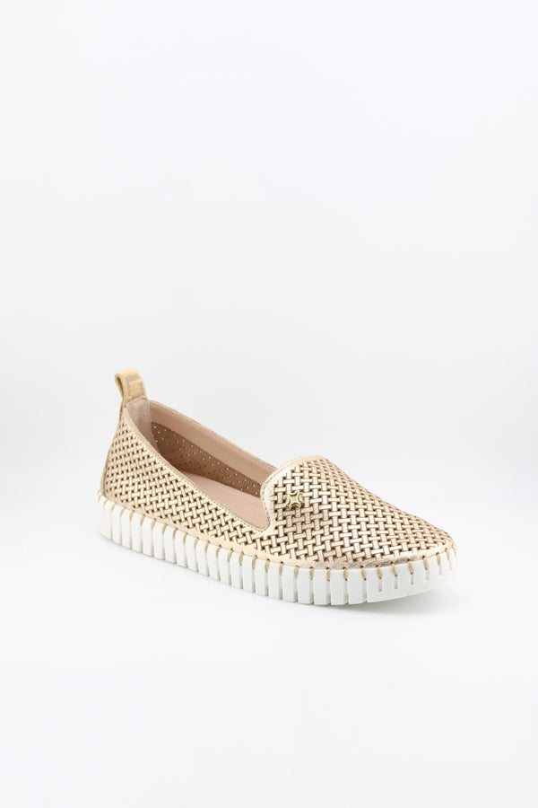 Luz da lua Perforated Slip-On Loafer with Textured Sole