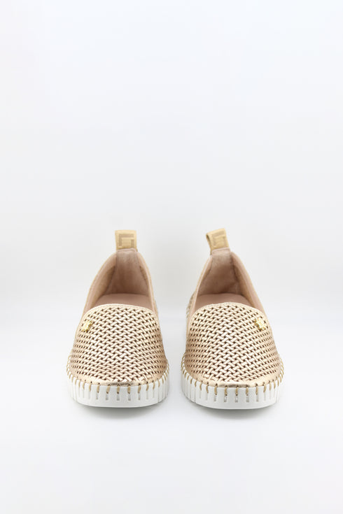 Luz da lua Perforated Slip-On Loafer with Textured Sole