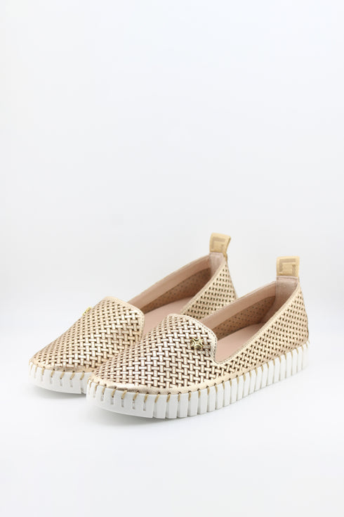 Luz da lua Perforated Slip-On Loafer with Textured Sole