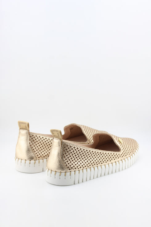 Luz da lua Perforated Slip-On Loafer with Textured Sole