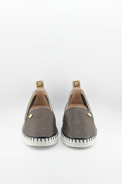 Luz da lua Perforated Slip-On Loafer with Textured Sole