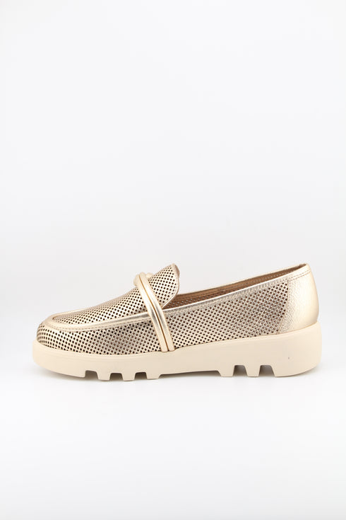Luz da lua Perforated Loafer with Braided Detail