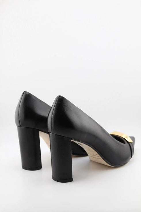 Luz da lua Pointed Toe Heels with Gold Accent