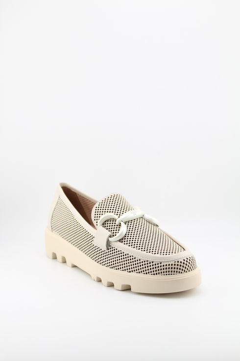 Luz da lua Perforated Loafer with Gold Buckle