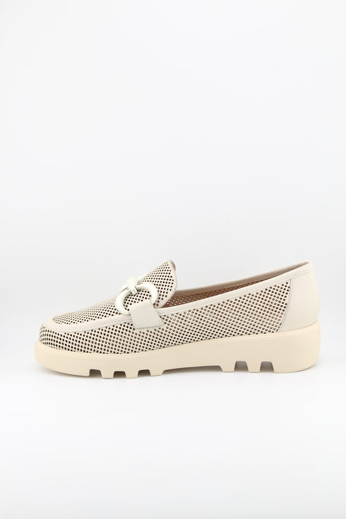 Luz da lua Perforated Loafer with Gold Buckle