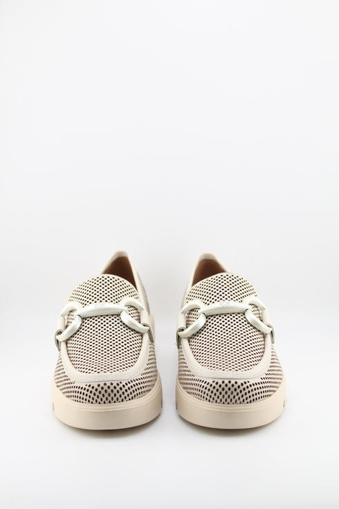 Luz da lua Perforated Loafer with Gold Buckle