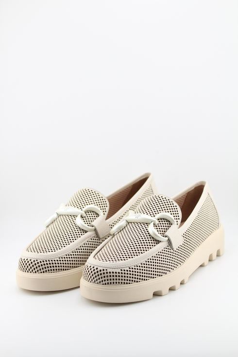 Luz da lua Perforated Loafer with Gold Buckle