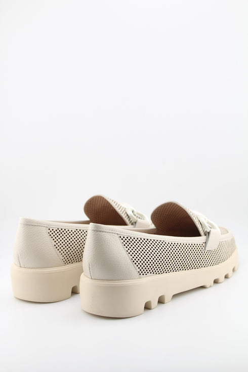 Luz da lua Perforated Loafer with Gold Buckle